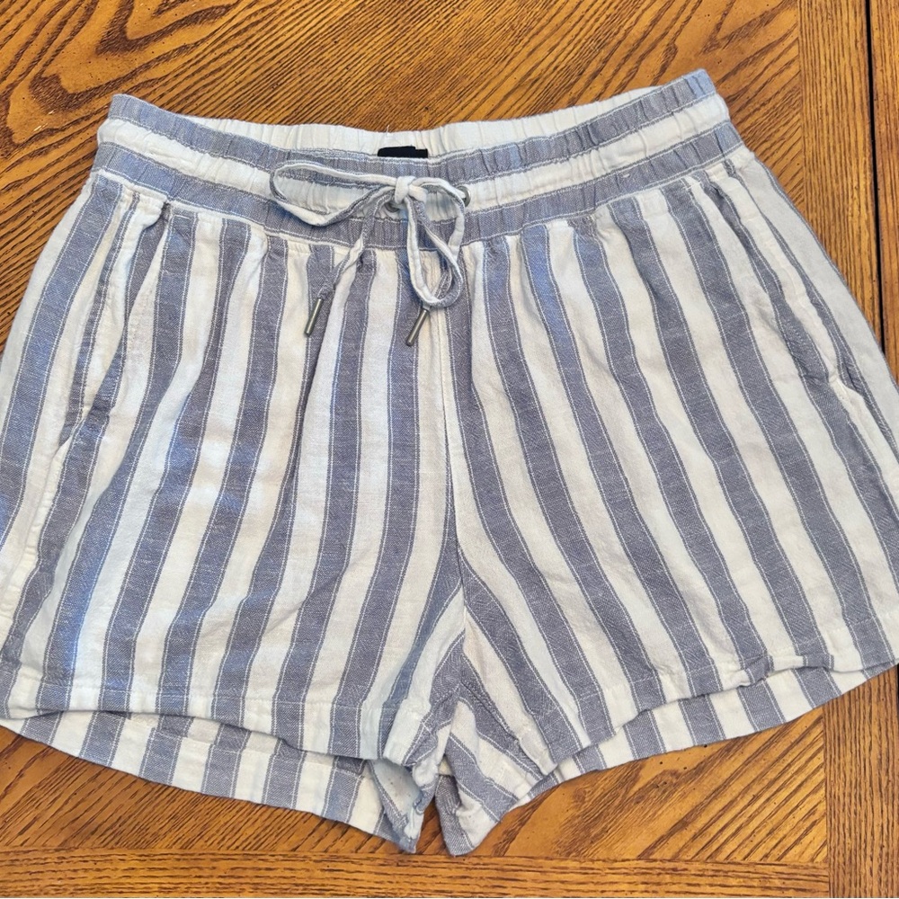 GAP Relaxed Fit Shorts wDrawstring,Front&Back Pockets(see pics for measurements)